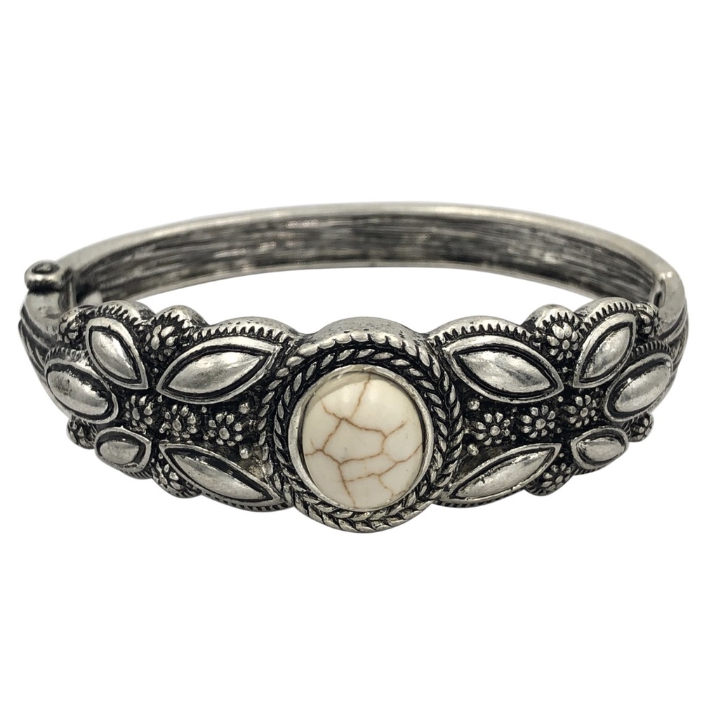 Concho Flair Western Style Oval Ivory Cream Stone Silver Hinged Bangle Bracelet
